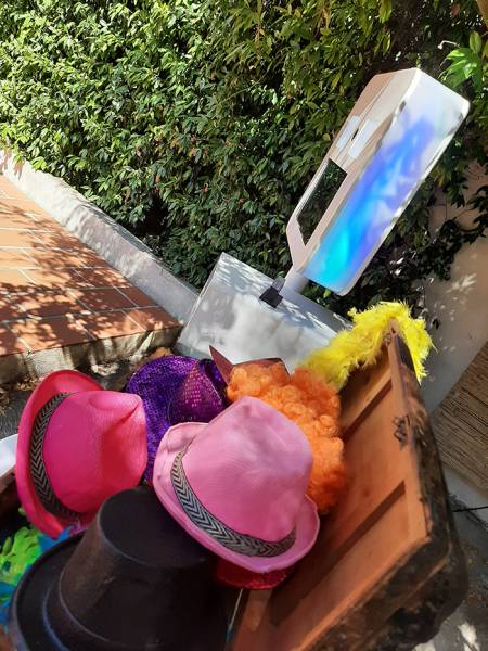 La borne à selfie et ses accessoires à la manade Occitane